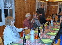 man hat sich freie Plätze gesucht - vergleiche mit Bild 1 und den reservierten Sitzen für die High Society