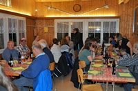 die Gästeschar hat Hunger