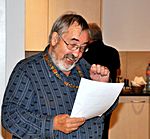 jetzt ist er tief in den Details