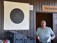 Andi sagt, wo man die Mouchen (Fliegen) treffen sollte