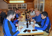 man diskutiert noch ein wenig weiter