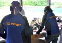 Yvonne und Andra begutachten Läger Nr, 15 - bald sind SIE dran