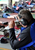 Rolf, Coach, Obmann und der Einzige, der vor die Absperrung darf