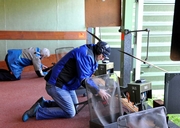 die ersten zwei Schützen richten sich ein